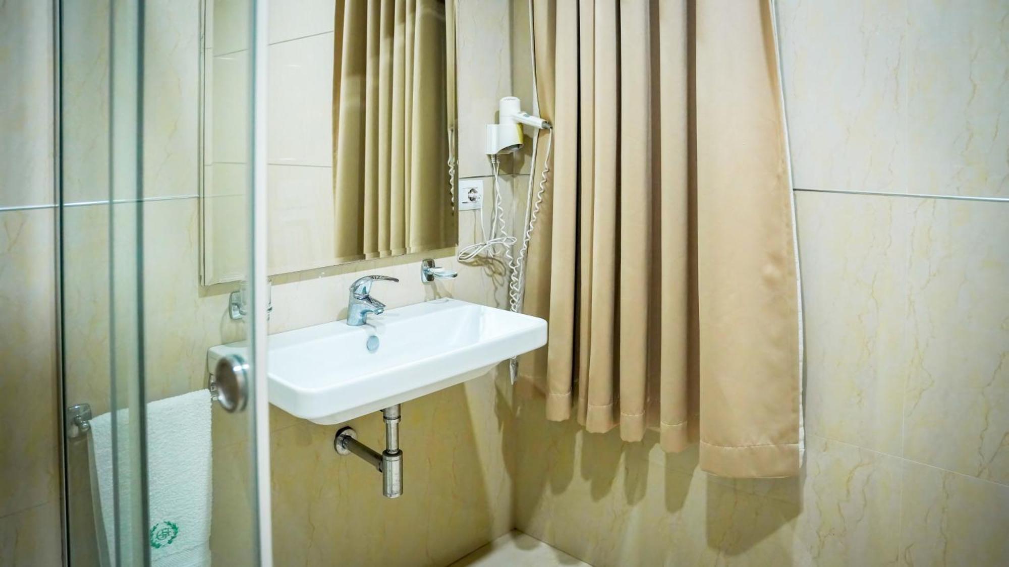 Garden Hotel 3*